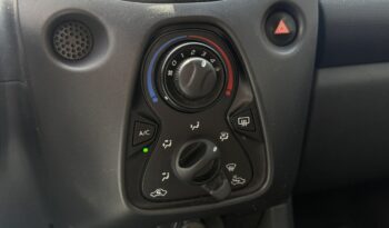 TOYOTA Aygo  | przedni | Manualna | 72 KM | bialy full