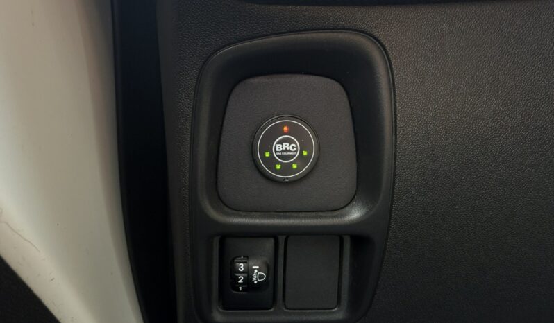 TOYOTA Aygo  | przedni | Manualna | 72 KM | bialy full
