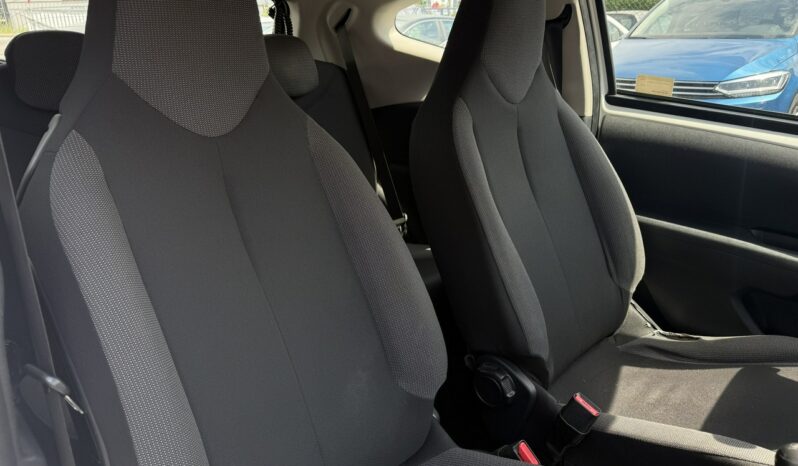 TOYOTA Aygo  | przedni | Manualna | 72 KM | bialy full