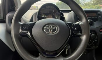 TOYOTA Aygo  | przedni | Manualna | 72 KM | bialy full