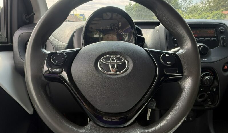 TOYOTA Aygo  | przedni | Manualna | 72 KM | bialy full