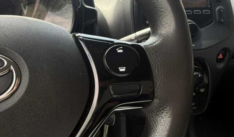 TOYOTA Aygo  | przedni | Manualna | 72 KM | bialy full