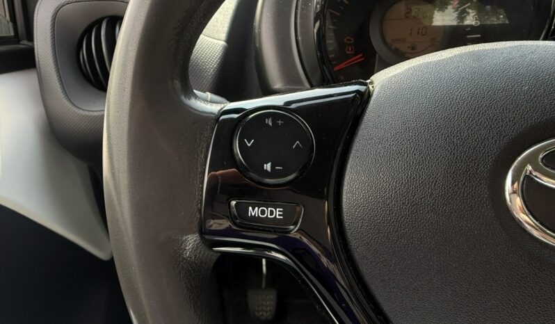 TOYOTA Aygo  | przedni | Manualna | 72 KM | bialy full