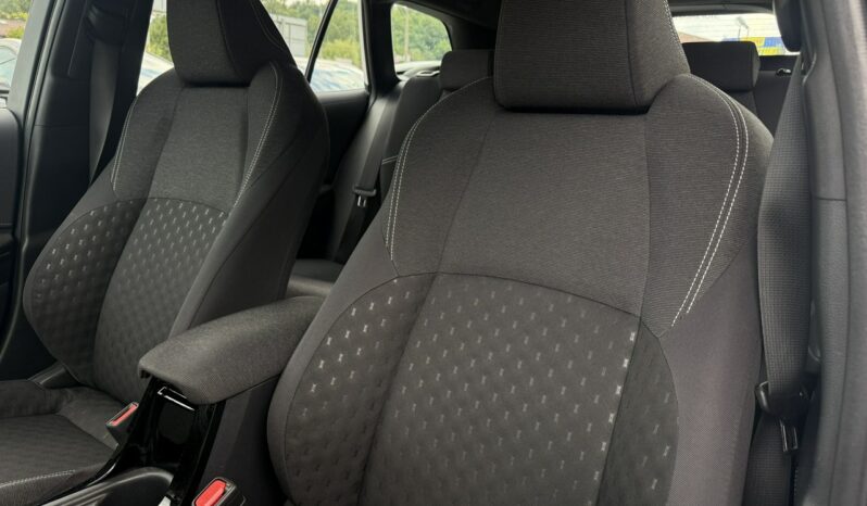 TOYOTA Corolla  | FWD (przód) | Automatyczna | 140 KM | bialy full