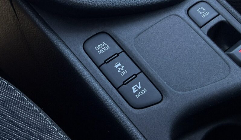 TOYOTA Yaris  | FWD (przód) | Automatyczna B/S | 116 KM | Srebrny full