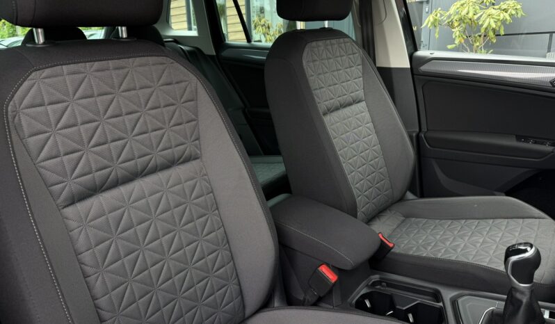 VOLKSWAGEN Tiguan  | FWD (przód) | Manualna | 150 KM | Szary full
