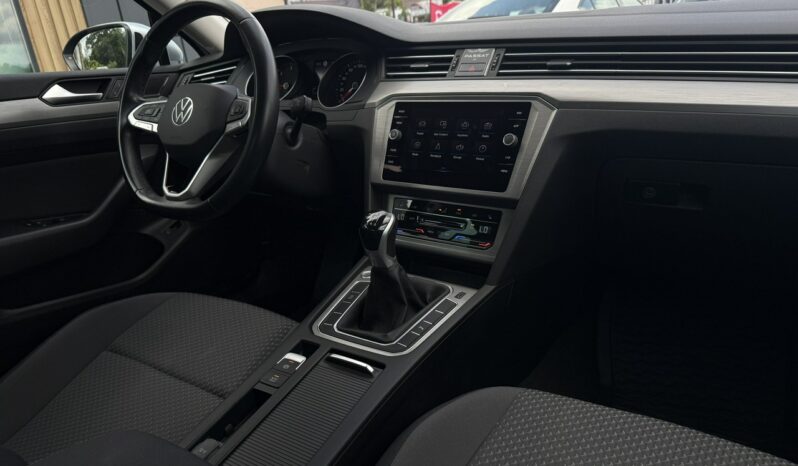 VOLKSWAGEN Passat  | FWD (przód) | Manualna | 150 KM | Srebrny full