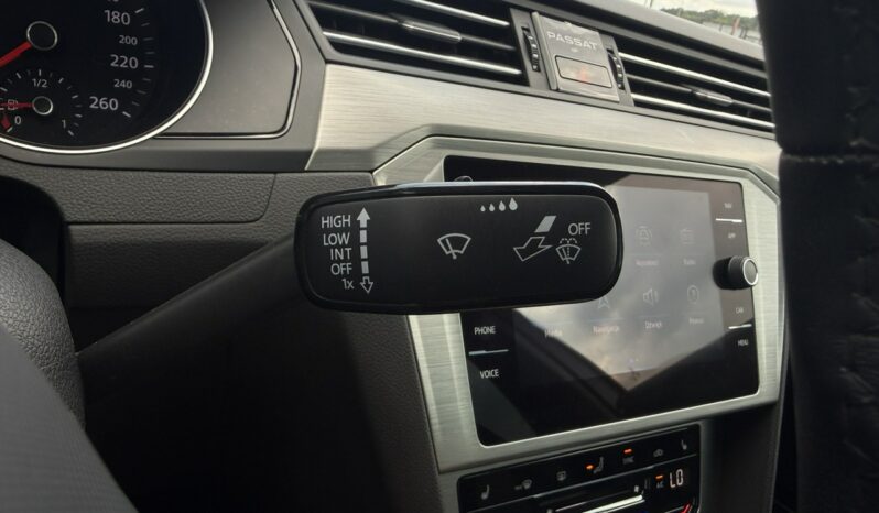 VOLKSWAGEN Passat  | FWD (przód) | Manualna | 150 KM | Srebrny full