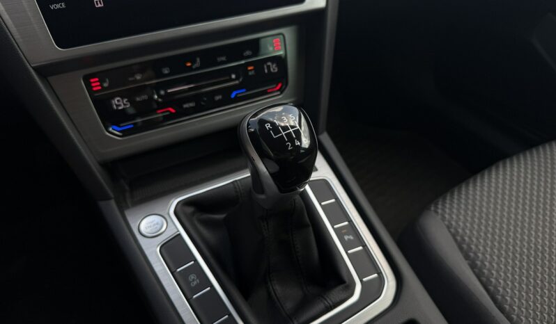 VOLKSWAGEN Passat  | FWD (przód) | Manualna | 150 KM | Srebrny full