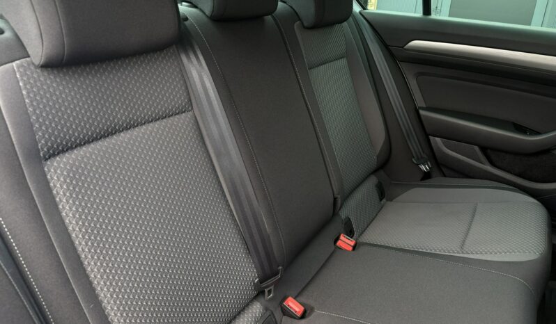 VOLKSWAGEN Passat  | FWD (przód) | Manualna | 150 KM | Srebrny full