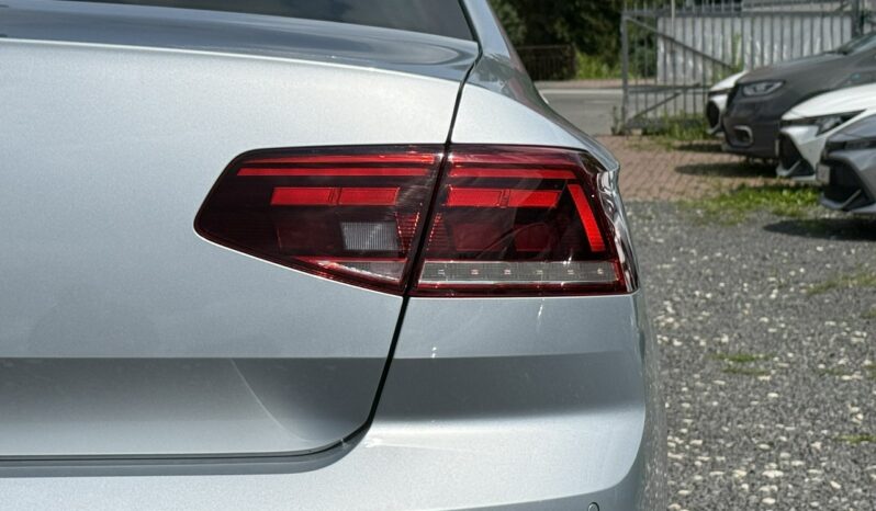 VOLKSWAGEN Passat  | FWD (przód) | Manualna | 150 KM | Srebrny full