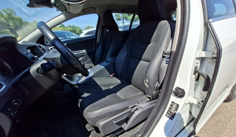 Volvo V60 | FWD (przód) | Manualna | 136 KM | Biały full