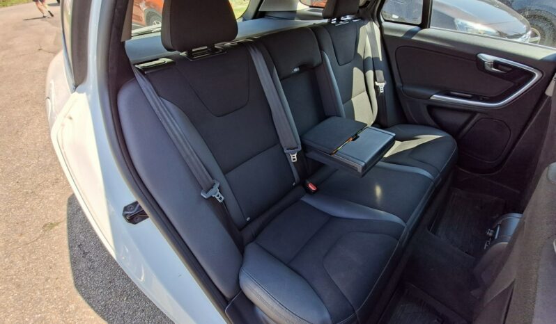 Volvo V60 | FWD (przód) | Manualna | 136 KM | Biały full