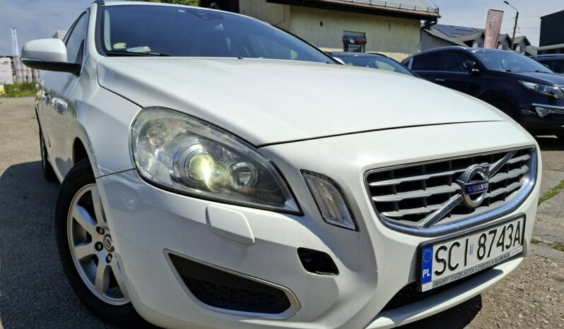 Volvo V60 | FWD (przód) | Manualna | 136 KM | Biały full