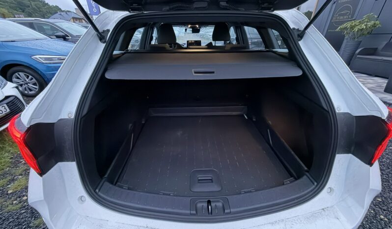 TOYOTA Corolla  | FWD (przód) | Automatyczna | 140 KM | bialy full