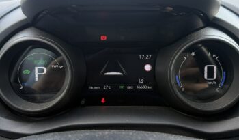 TOYOTA Yaris  | FWD (przód) | Automatyczna B/S | 116 KM | Czarny full
