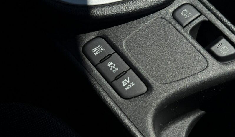 TOYOTA Yaris  | FWD (przód) | Automatyczna B/S | 116 KM | Czarny full