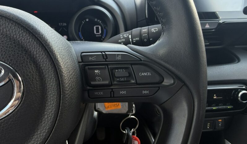 TOYOTA Yaris  | FWD (przód) | Automatyczna B/S | 116 KM | Czarny full