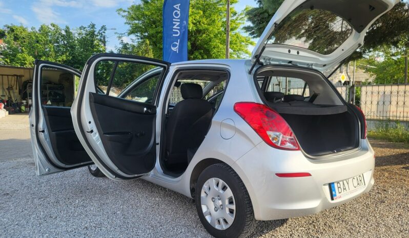 HYUNDAI i20  | przedni | Manualna | 85 KM | Srebrny full