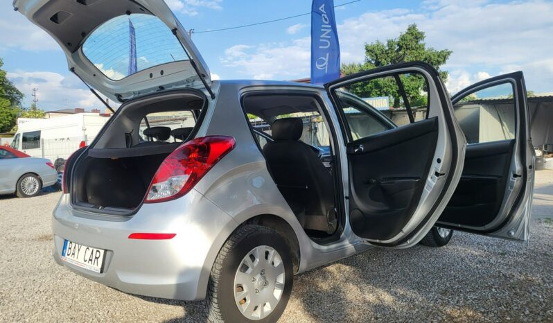 HYUNDAI i20  | przedni | Manualna | 85 KM | Srebrny full