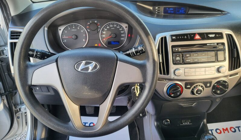 HYUNDAI i20  | przedni | Manualna | 85 KM | Srebrny full