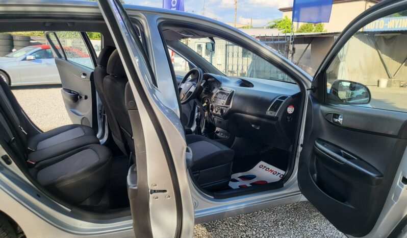 HYUNDAI i20  | przedni | Manualna | 85 KM | Srebrny full
