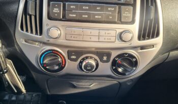 HYUNDAI i20  | przedni | Manualna | 85 KM | Srebrny full