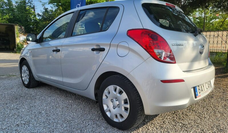 HYUNDAI i20  | przedni | Manualna | 85 KM | Srebrny full