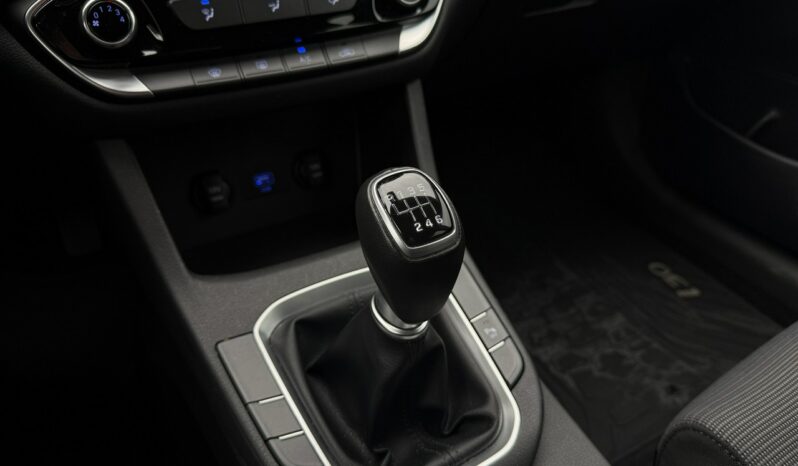 HYUNDAI I30  | FWD (przód) | Manualna | 120 KM | Srebrny full