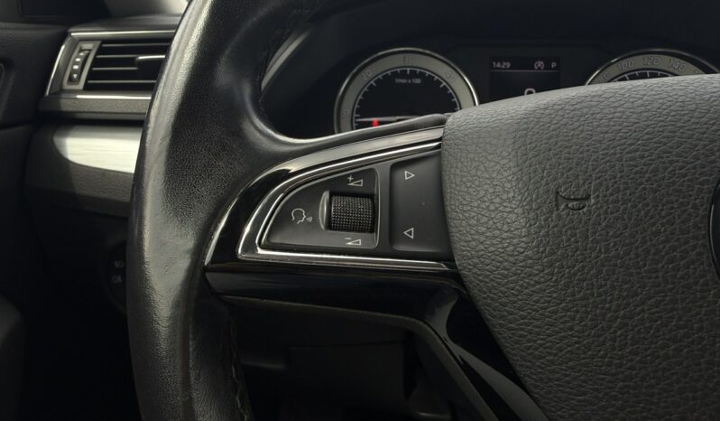 SKODA Superb  | przedni | Automatyczna | 150 KM | Niebieski full