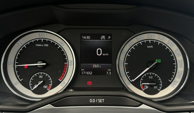 SKODA Superb  | przedni | Automatyczna | 150 KM | Niebieski full