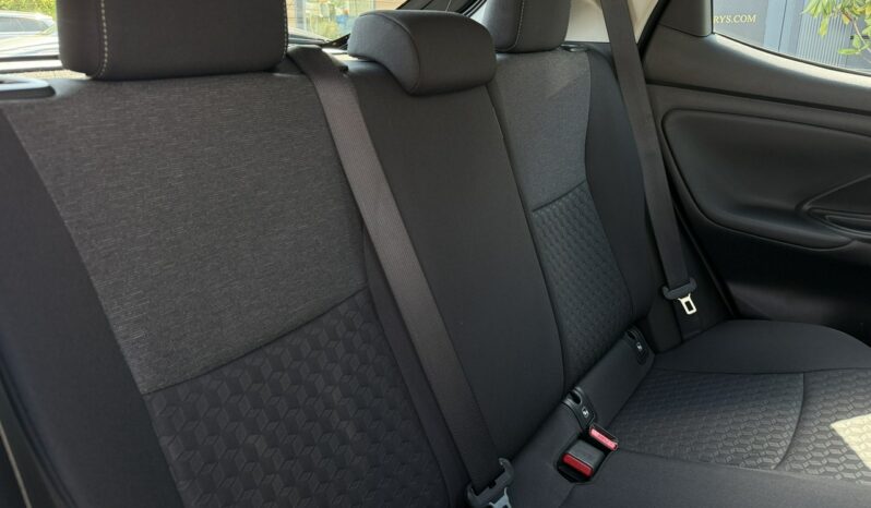 TOYOTA Yaris  | FWD (przód) | Manualna | 125 KM | Czarny full