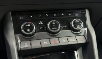 SKODA Karoq | 4×4 (doł. automatycznie) | Automatyczna D/S | 150 KM | Niebieski full