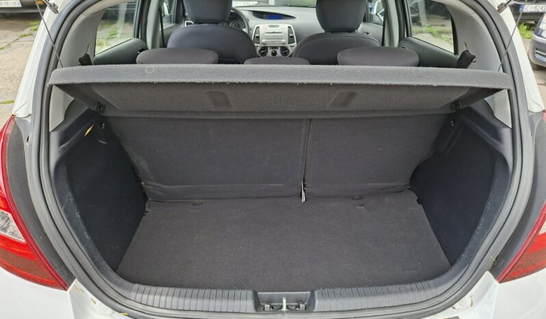 HYUNDAI i20  | FWD (przód) | Manualna | 78 KM | bialy full