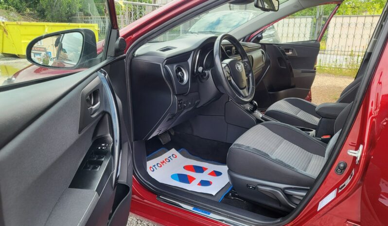 TOYOTA Auris  | FWD (przód) | Manualna | 136 KM | Bordowy full