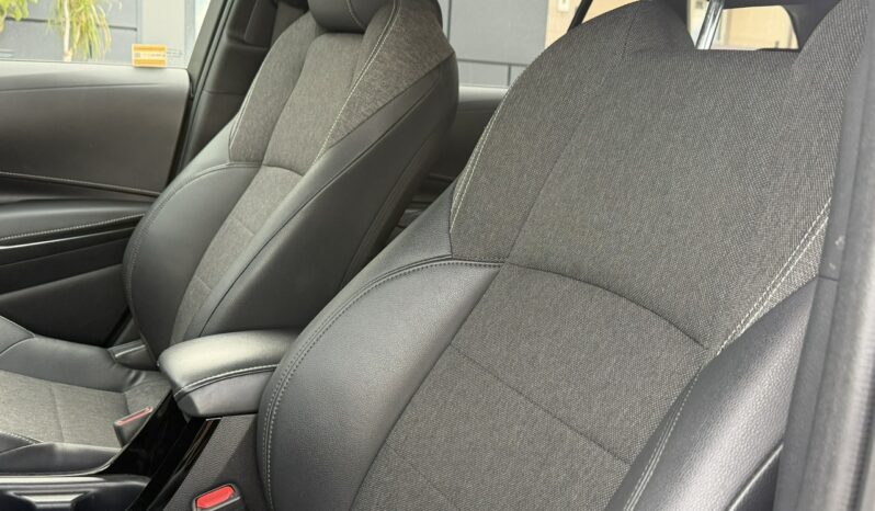 TOYOTA Corolla  | FWD (przód) | Automatyczna | 140 KM | bialy full