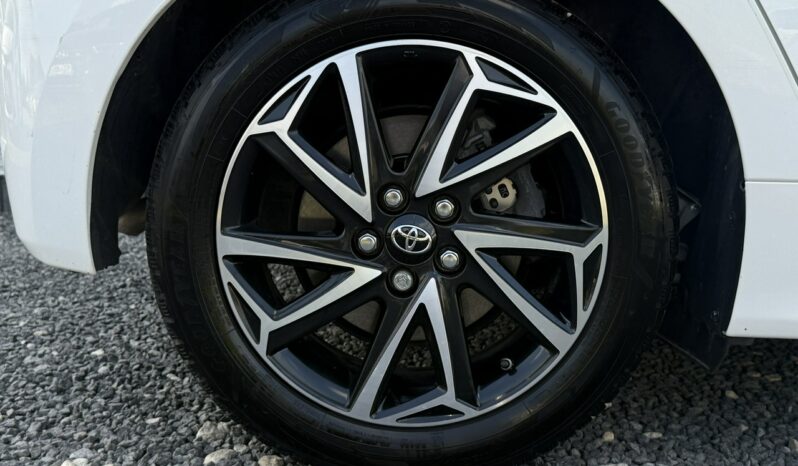 TOYOTA Yaris  | FWD (przód) | Automatyczna B/S | 116 KM | bialy full
