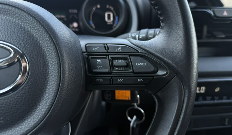 TOYOTA Yaris  | FWD (przód) | Automatyczna B/S | 116 KM | bialy full