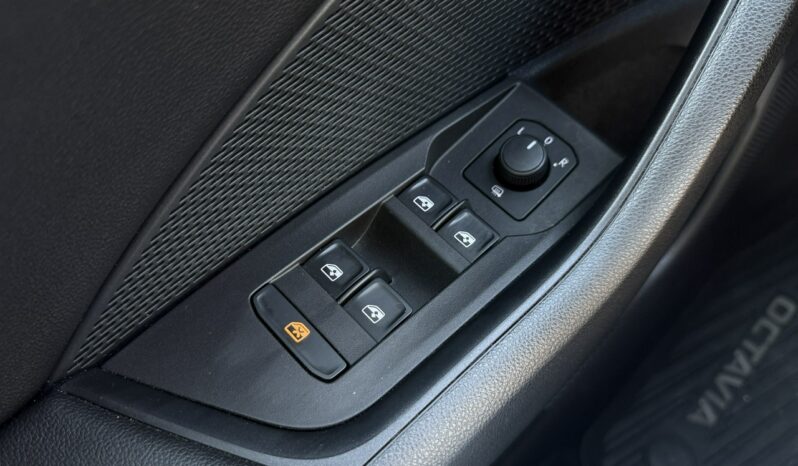 SKODA Octavia  | FWD (przód) | Manualna | 150 KM | Szary full