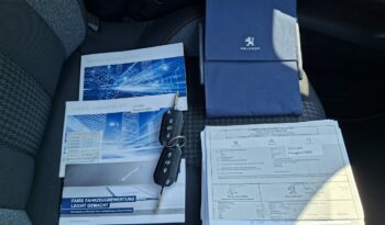 PEUGEOT 5008  | FWD (przód) | Manualna | 130 KM | Niebieski full