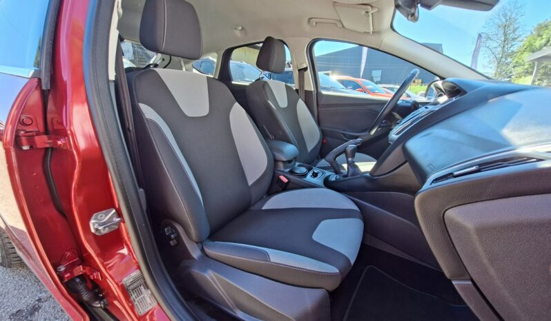 FORD Focus  | FWD (przód) | Manualna | 100 KM | Czerwony full