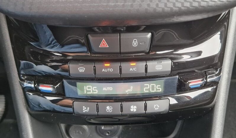 PEUGEOT 2008  | FWD (przód) | Manualna | 110 KM | Czerwony full
