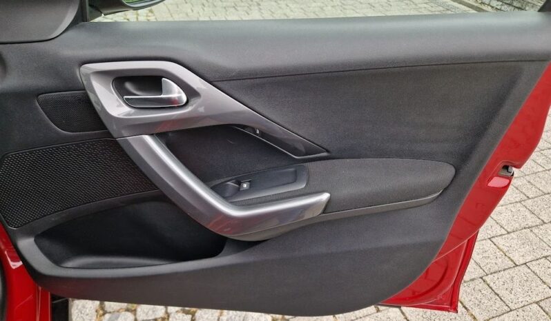 PEUGEOT 2008  | FWD (przód) | Manualna | 110 KM | Czerwony full