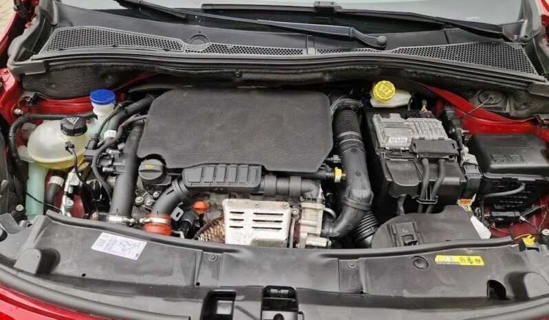 PEUGEOT 2008  | FWD (przód) | Manualna | 110 KM | Czerwony full