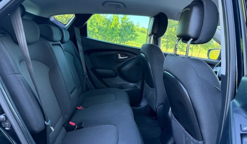 HYUNDAI ix35  | FWD (przód) | Manualna | 116 KM | Czarny full