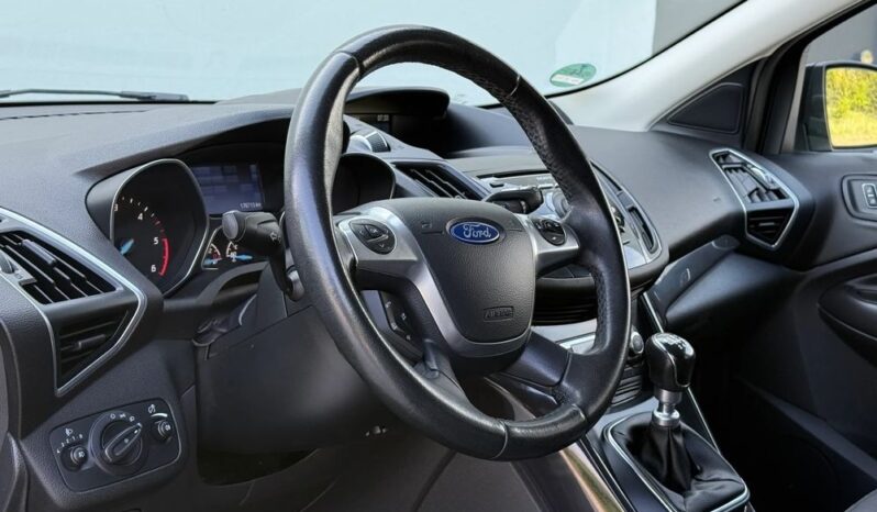FORD Kuga  | 4×4 (doł. automatycznie) | Manualna | 140 KM | Czarny full