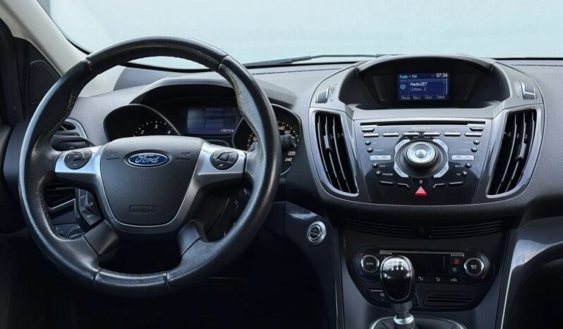 FORD Kuga  | 4×4 (doł. automatycznie) | Manualna | 140 KM | Czarny full