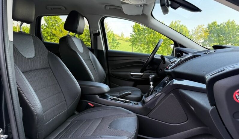 FORD Kuga  | 4×4 (doł. automatycznie) | Manualna | 140 KM | Czarny full