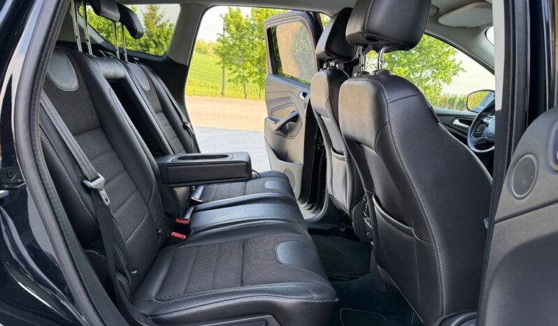 FORD Kuga  | 4×4 (doł. automatycznie) | Manualna | 140 KM | Czarny full