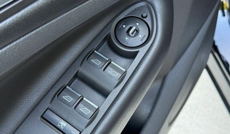 FORD Kuga  | 4×4 (doł. automatycznie) | Manualna | 140 KM | Czarny full